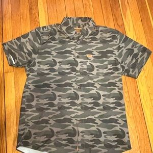 Dixxon short sleeve button up ‘Freebird’. Large